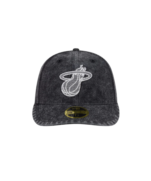 The New Era Miami HEAT 5950 Logo Fitted Hat is a black, low profile cap with a white Miami Heat logo on the front and a gold sticker on the curved brim, shown against a plain white background.