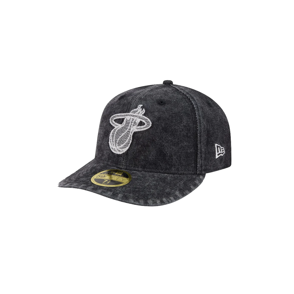 The New Era Miami HEAT 5950 Logo Fitted Hat is a black, low profile hat with the Miami Heat logo in white on the front, a New Era logo on the side, and a gold sticker on the curved visor for a classic touch.