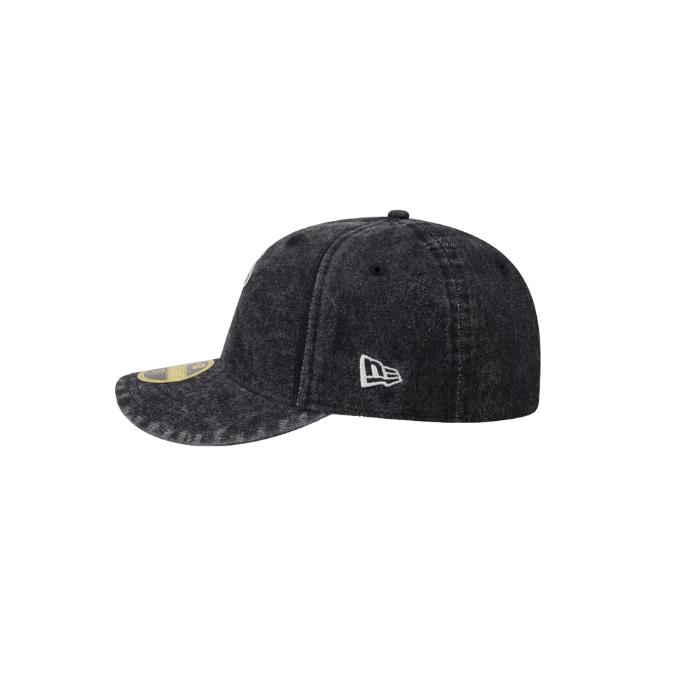 The New Era Miami HEAT 5950 Logo Fitted Hat is a black, acid-wash cotton cap with a low profile and curved visor. It features the white New Era logo embroidered on the side, a gold sticker on the brim, and a plain white background.
