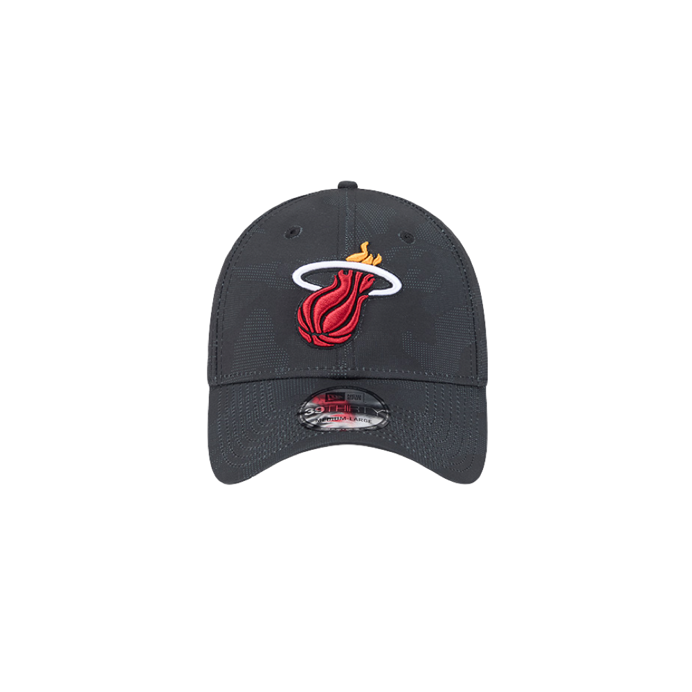 The New Era Miami HEAT Tonal Camo Flex Fit Hat is a black cap with the team's flaming basketball logo embroidered on the front. Made from polyester-spandex, this New Era hat should be spot cleaned for best care.