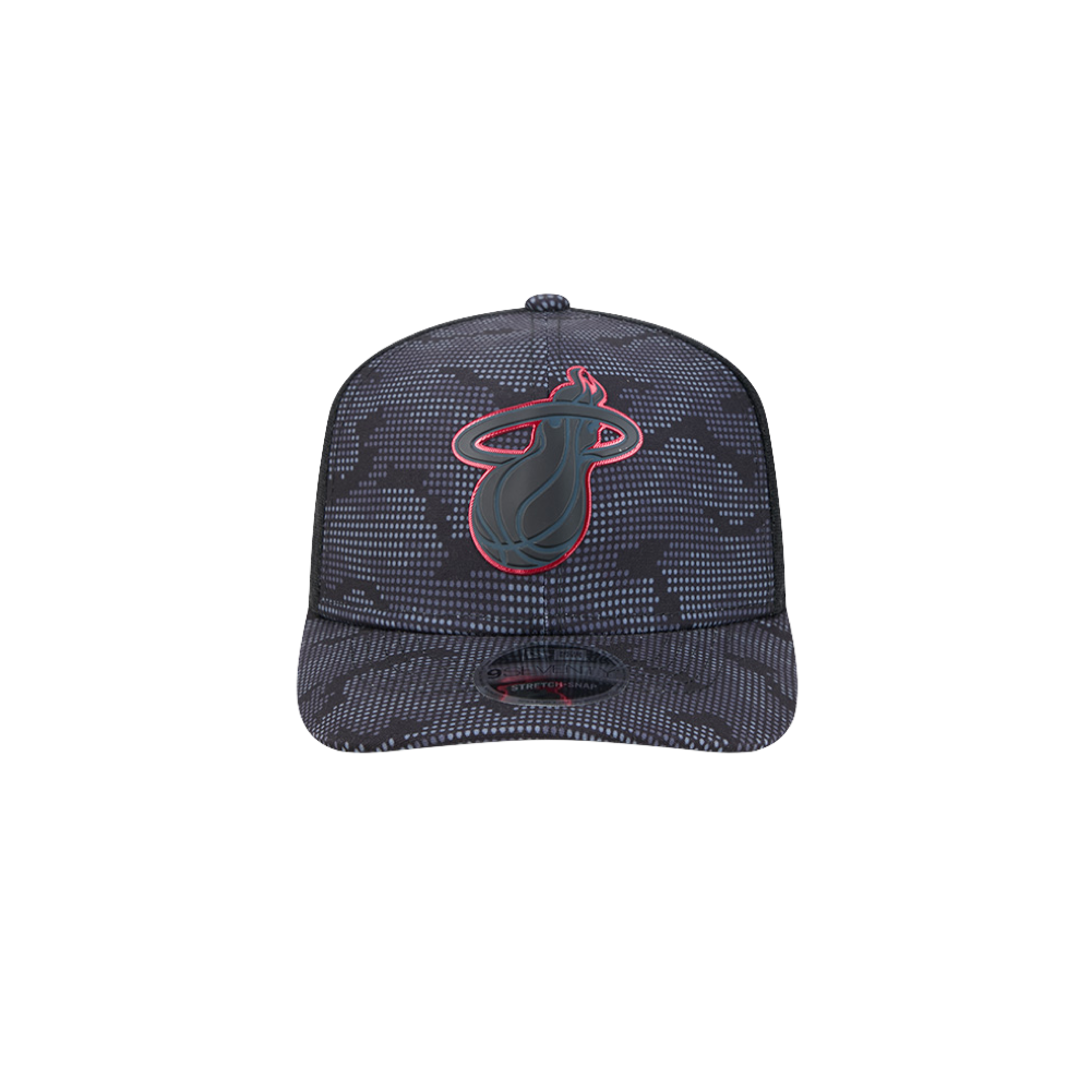 The New Era Miami HEAT Tonal Camo Snapback is a dark camo-patterned polyester hat, featuring the Miami Heat team logo on the front and displayed against a plain white background.