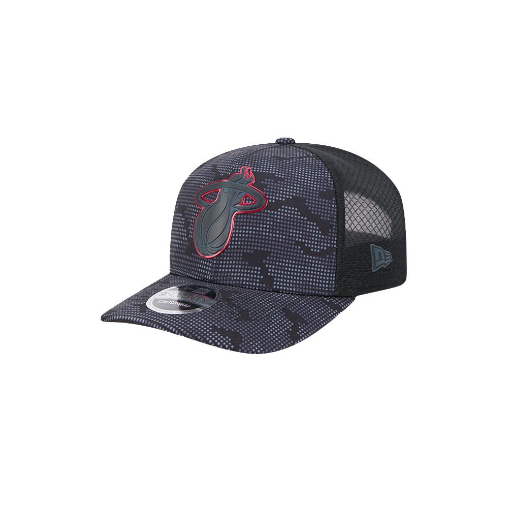 The New Era Miami HEAT Tonal Camo Snapback is a black and gray camo polyester hat with mesh sides, showcasing the Miami Heat team logo on the front and the New Era logo on the side. Designed for comfort and breathability, this cooling stretch-snap hat is perfect for any fan.