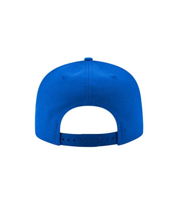 The Court Culture New Era La Isla Snapback is a bright blue Miami HEAT hat featuring a 
