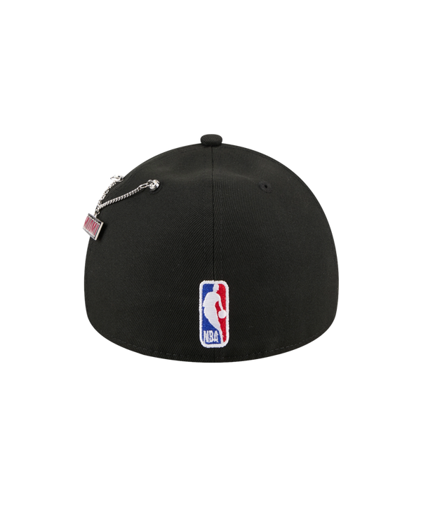 The New Era Miami HEAT 2026 Draft Fitted cap is a black polyester baseball hat with the iconic flaming basketball logo on the front. Spot clean for best results.