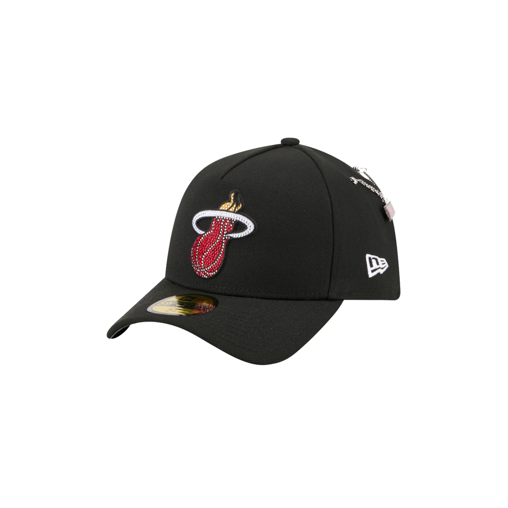 The New Era Miami HEAT 2026 Draft Fitted cap features a black polyester design, the HEAT logo on front, New Era branding on the side, a metallic detail on the right, and is easy to maintain with spot cleaning.