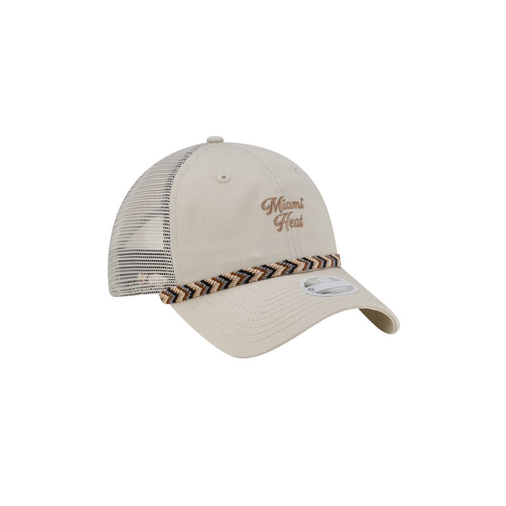 The New Era Miami HEAT Fishtail Women's Trucker Hat features beige cotton front panels, polyester mesh back, an embroidered logo, a zigzag band above the brim, and a one-size-fits-most design.