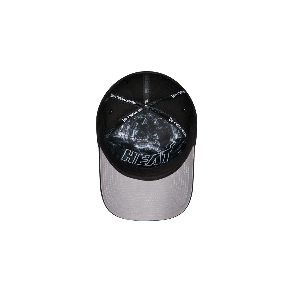 The New Era Miami HEAT 2026 Draft Fitted cap features a black and gray design, bold 