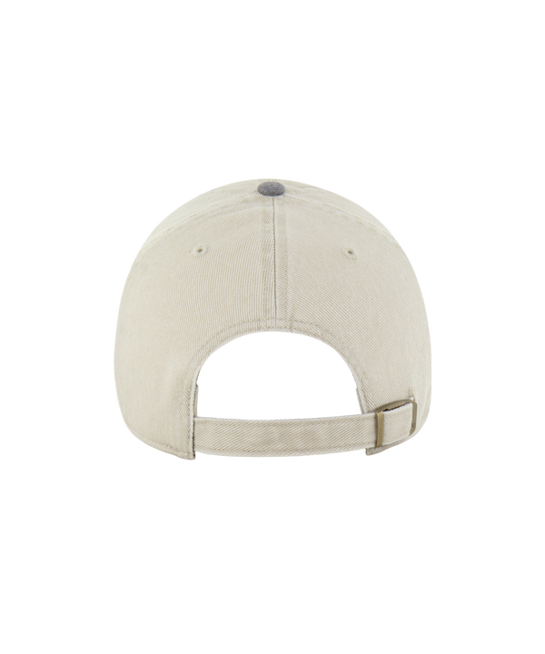 Introducing the ’47 Brand Miami HEAT Logo-Line Dad Hat—a beige and gray cap featuring the iconic Miami Heat logo and MIAMI text on the front. Made by ’47 Brand from soft cotton, this one-size-fits-most hat is shown on a white background and is easy to care for with simple spot cleaning.