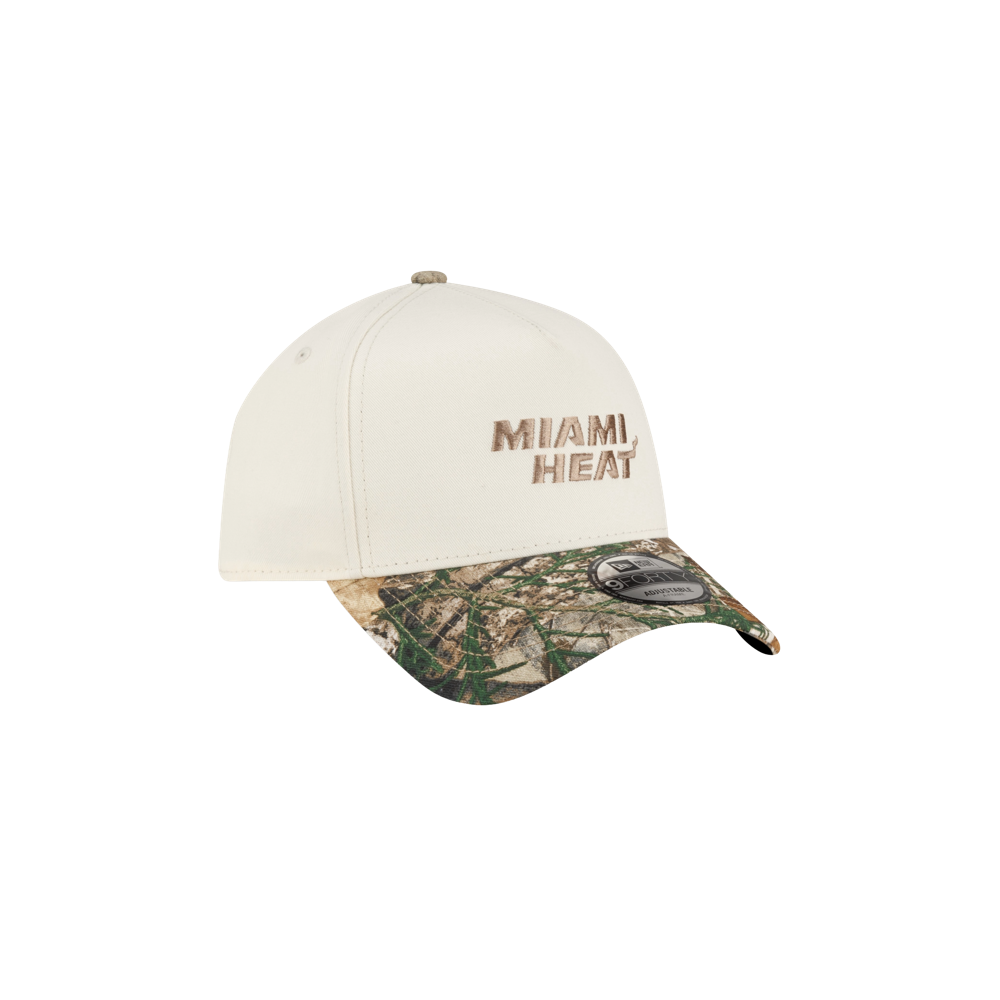 Off-white cotton Court Culture x New Era Camo Brim Snapback with a camouflage brim and MIAMI HEAT embroidered on the front.