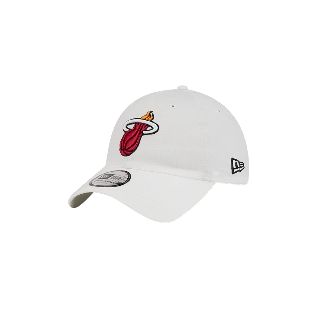 The New Era Miami HEAT Ripstop Dad Hat is a white polyester, one-size hat featuring the team’s flaming basketball logo on the front and New Era branding on the side. Easy to spot clean, it blends comfort and style for any Miami Heat fan.