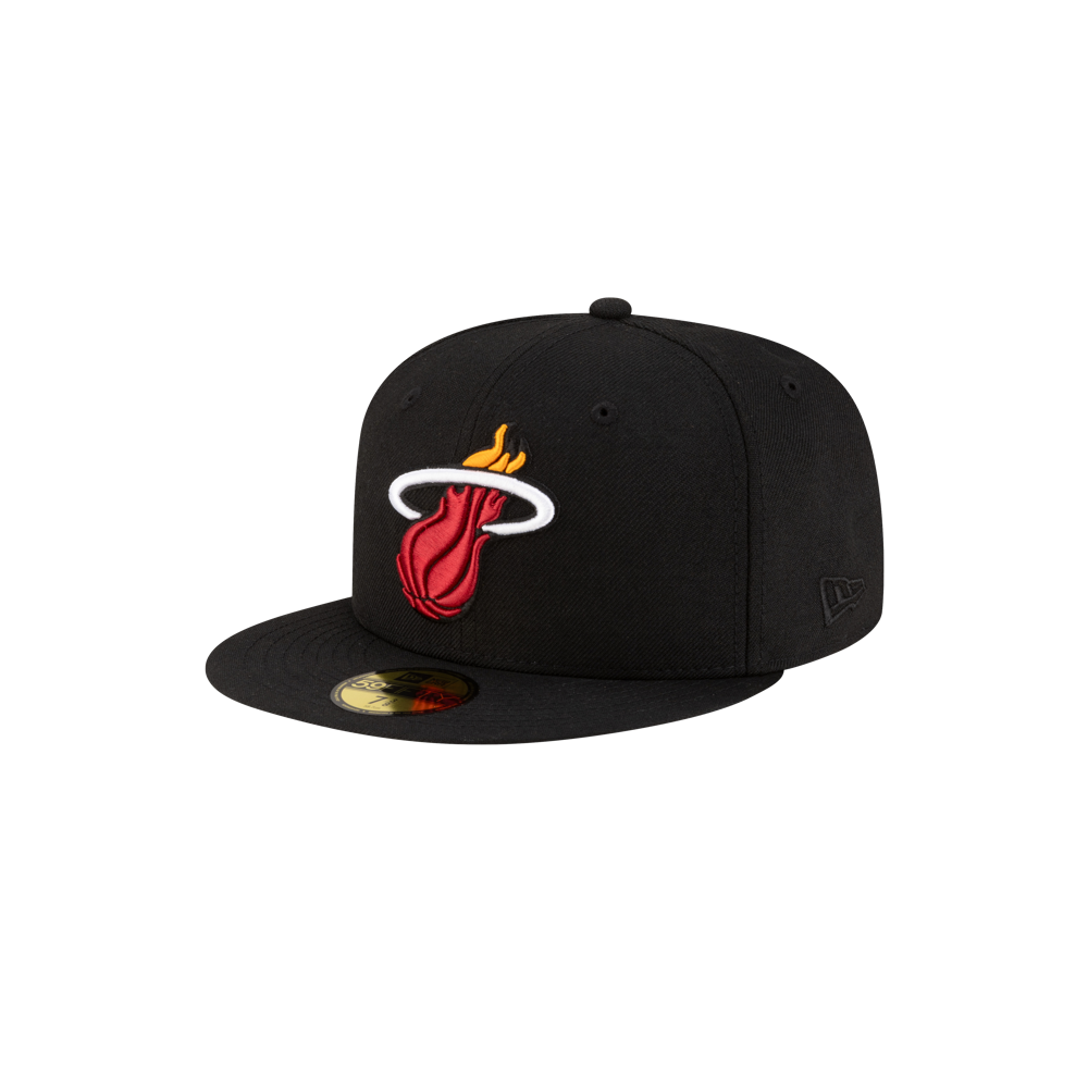 The New Era Miami HEAT 06' Ring Fitted Hat is a black wool cap with a flat brim, featuring the team's flaming basketball logo embroidered on front. It has a fitted structure, top sticker, and is easy to spot clean.