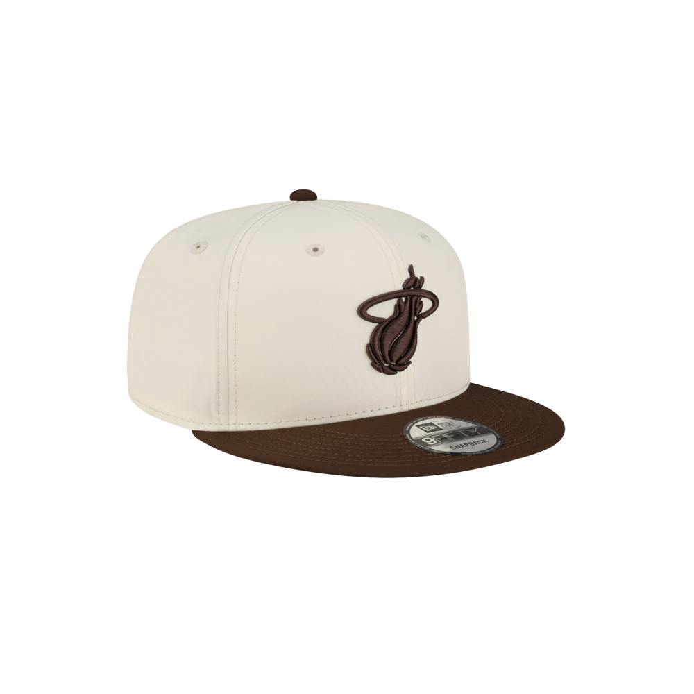 Court Culture x New Era Café y Leche snapback hat in off-white polyester with a brown brim and an embroidered brown Miami Heat logo on the front, one size fits most.