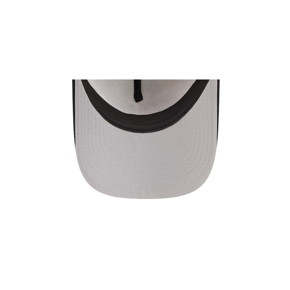 White Miami HEAT youth trucker snapback cap with black underbill and adjustable strap. - New Era Miami HEAT Streak Youth Trucker Snapback