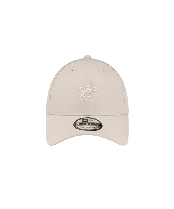 Court Culture x New Era Mesh Stone Logo Cap in beige polyester, featuring a monochromatic Miami Heat logo embroidered on the front and a circular sticker on the brim.