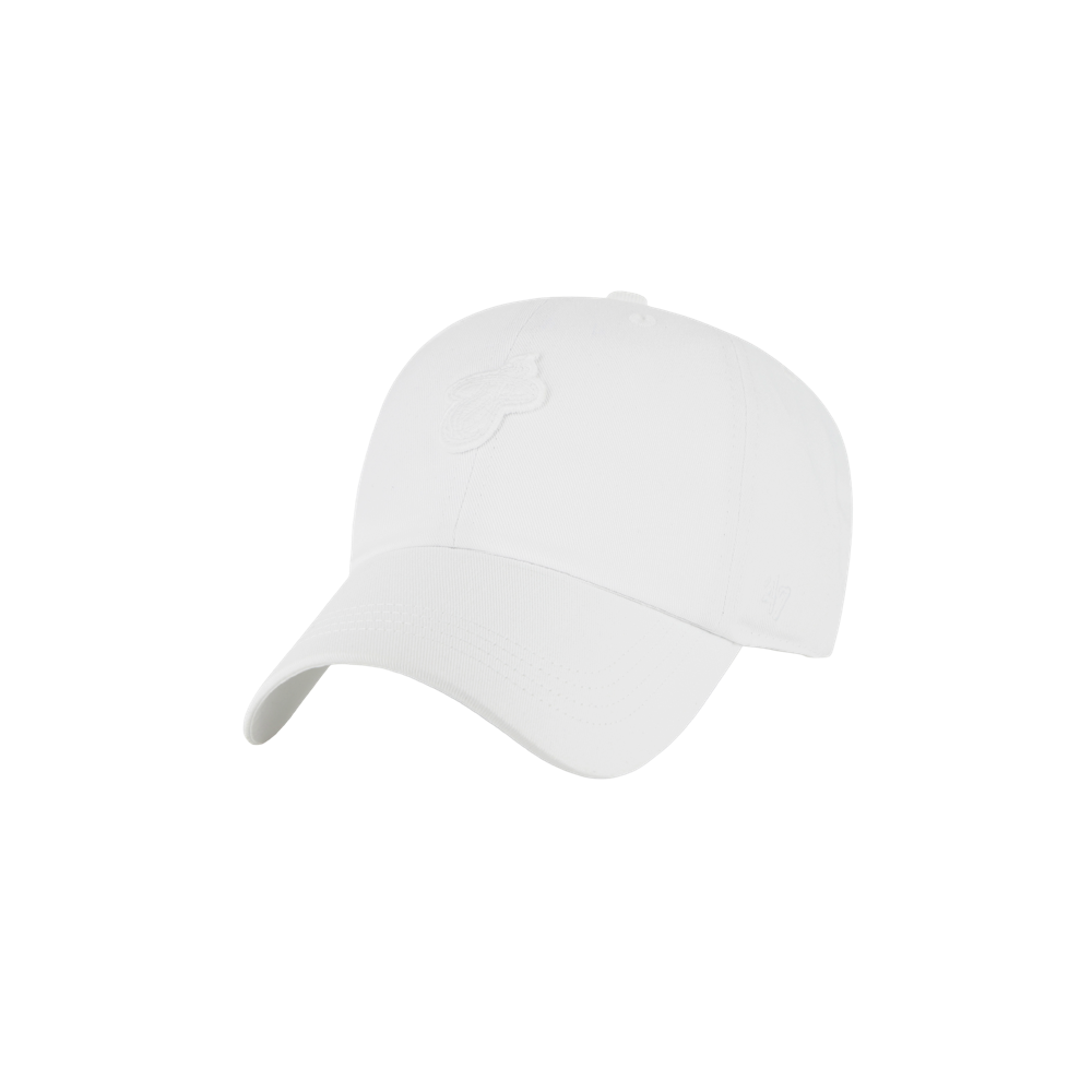 The '47 Brand Miami HEAT Contemporary White Cleanup Hat features a curved brim and subtle embossed logo on the front. This cotton cap is one-size-fits-most and easy to spot clean, shown in white against a matching background.